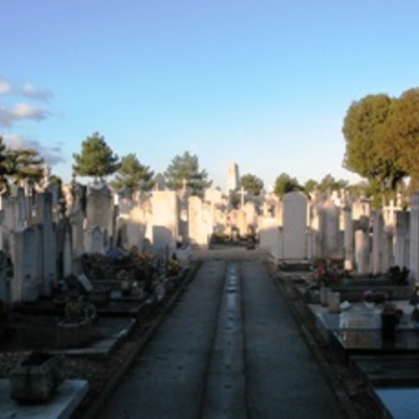 Mise à disposition d’un cimetière pour sans abris