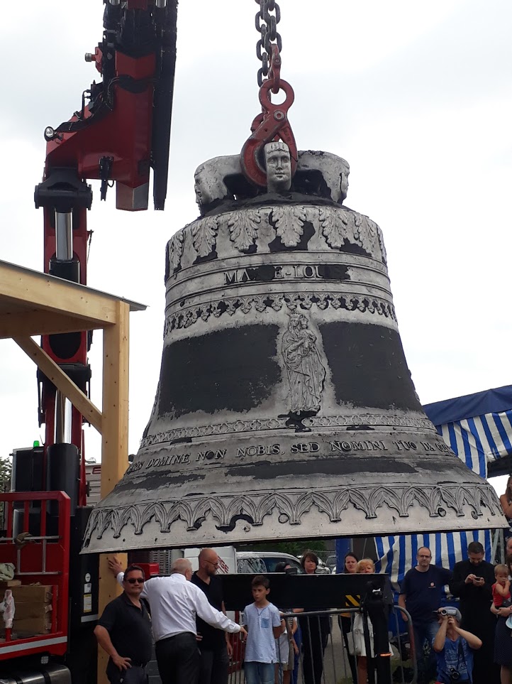 Une nouvelle cloche à Meyzieu au centre Jean XXIII