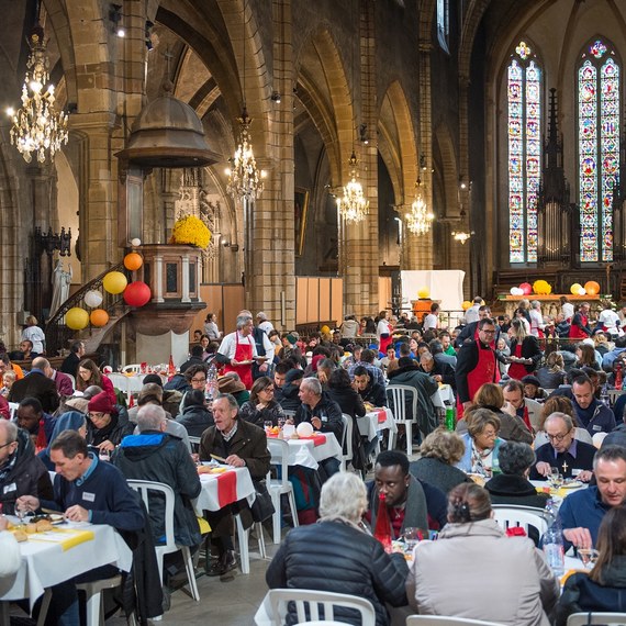 Déjeuner avec les plus démunis