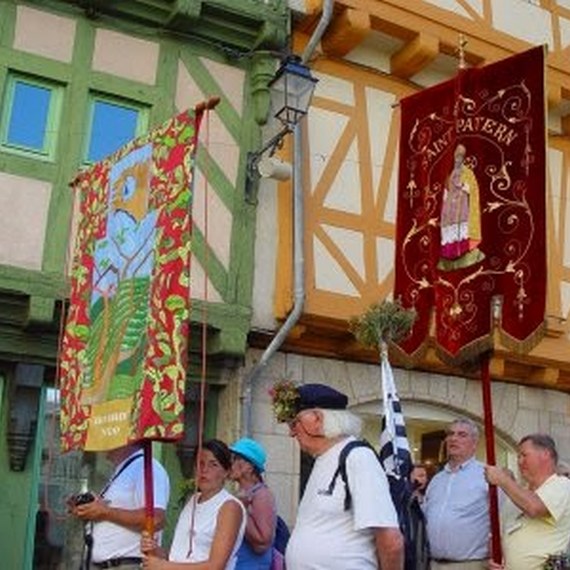 Restaurer une bannière de procession